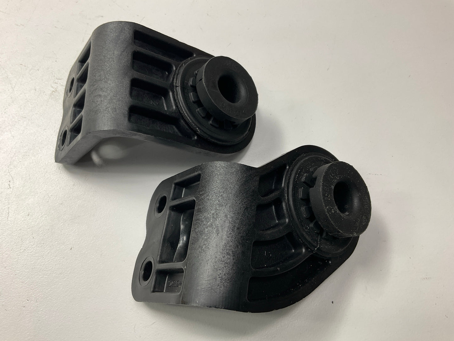 NEW Upper Right & Left Radiator Mount Bracket Set OEM For 2007-2012 Veracruz