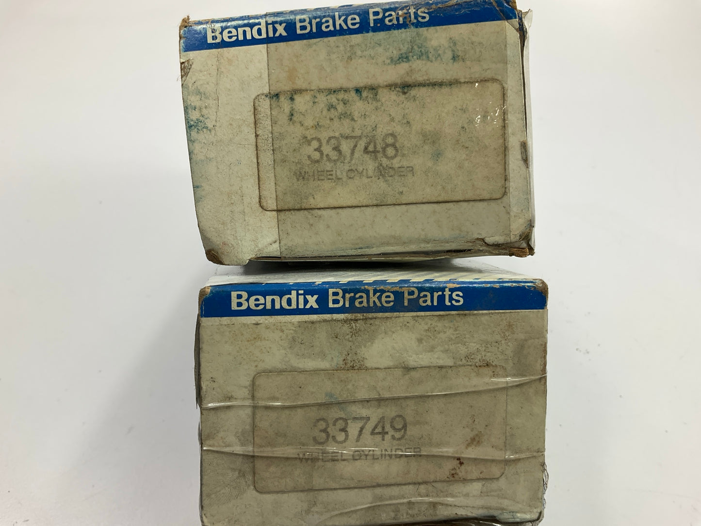 Bendix 33748 & 33749 Front Drum Brake Wheel Cylinder - Front Left & Right Set