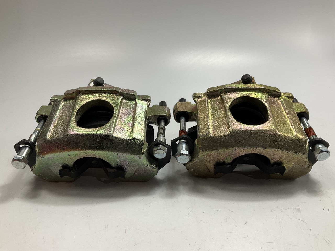 REMAN Auto Specialty Front Brake Caliper Set - 1993-1994 Ford Crown Victoria