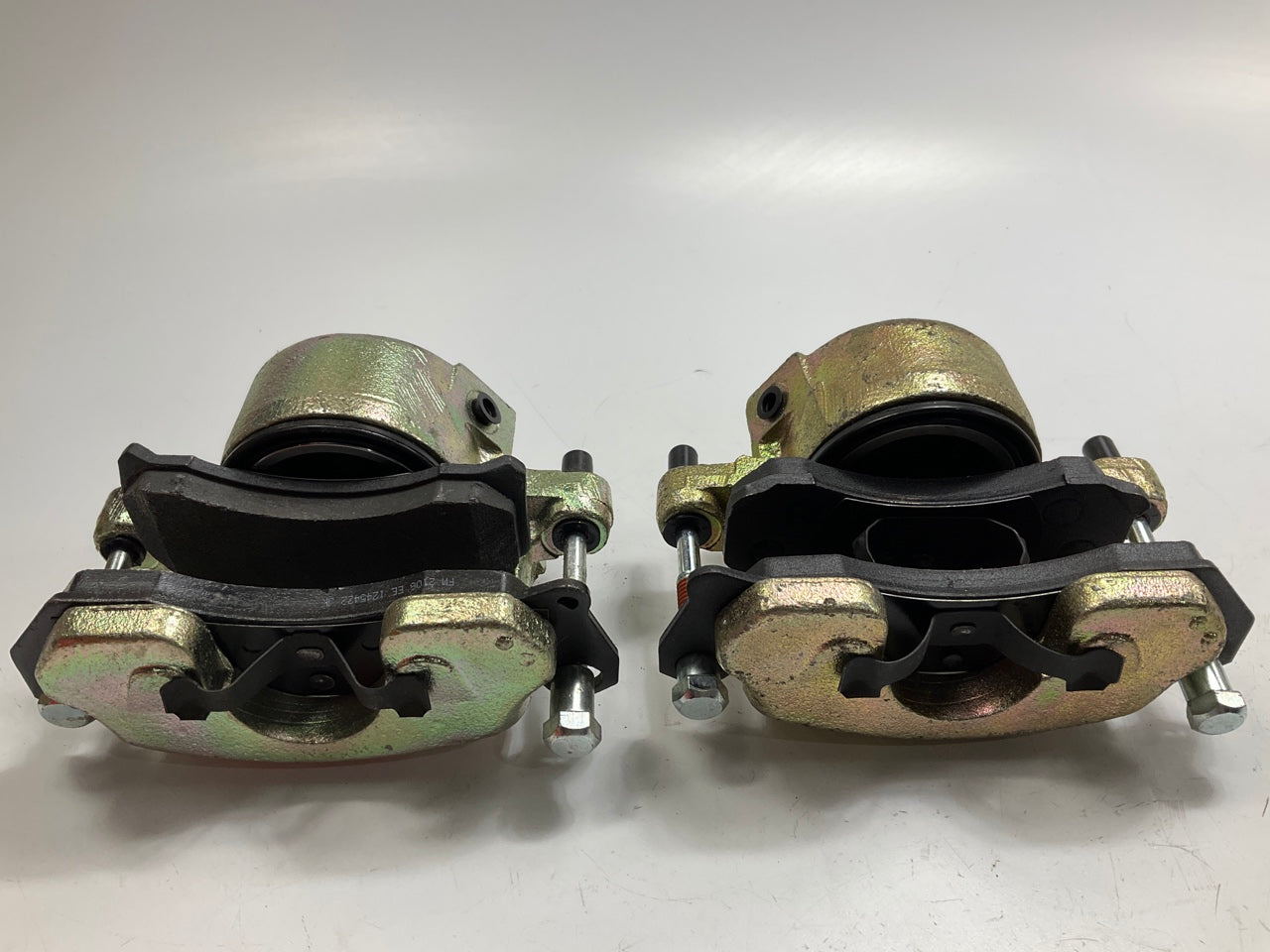 REMAN Auto Specialty Front Brake Caliper Set - 1993-1994 Ford Crown Victoria