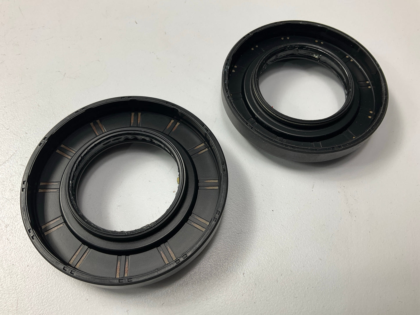 NEW Auto Trans Output Shaft Seal Set, Left & Right OEM For Hyundai 452453B210