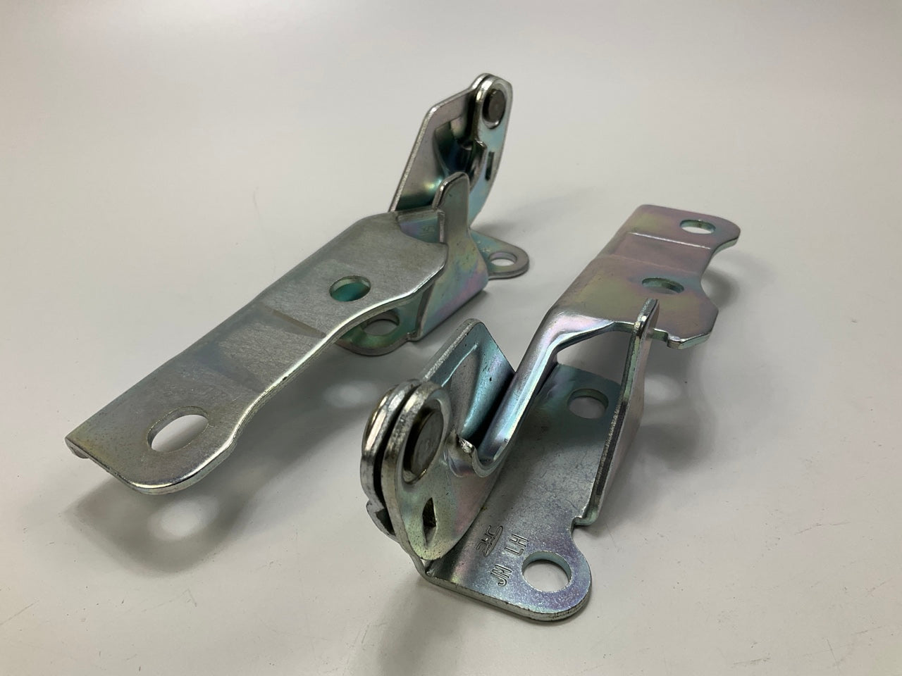 NEW Hood Hinge Left & Right (Set) OEM For 2005-2009 Hyundai Tucson 791102E000