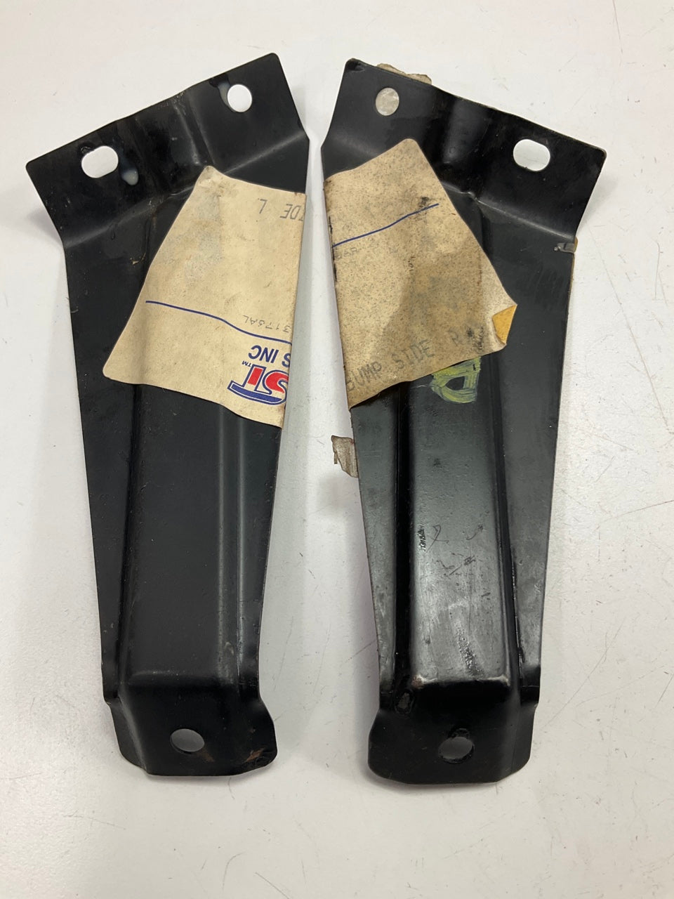 Rear Right + Left Bumper Cover Brackets For 1996-1998 Nissan Pathfinder