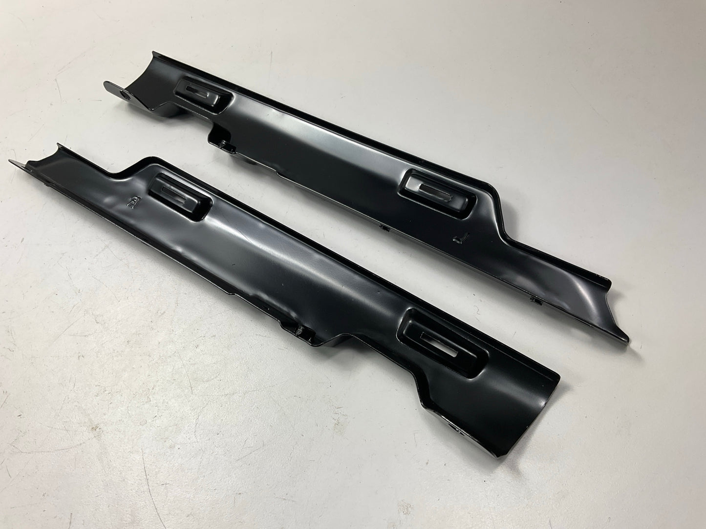 New Genuine FRONT Bumper UPPER LEFT & RIGHT Side Bracket OEM For 03-06 Optima
