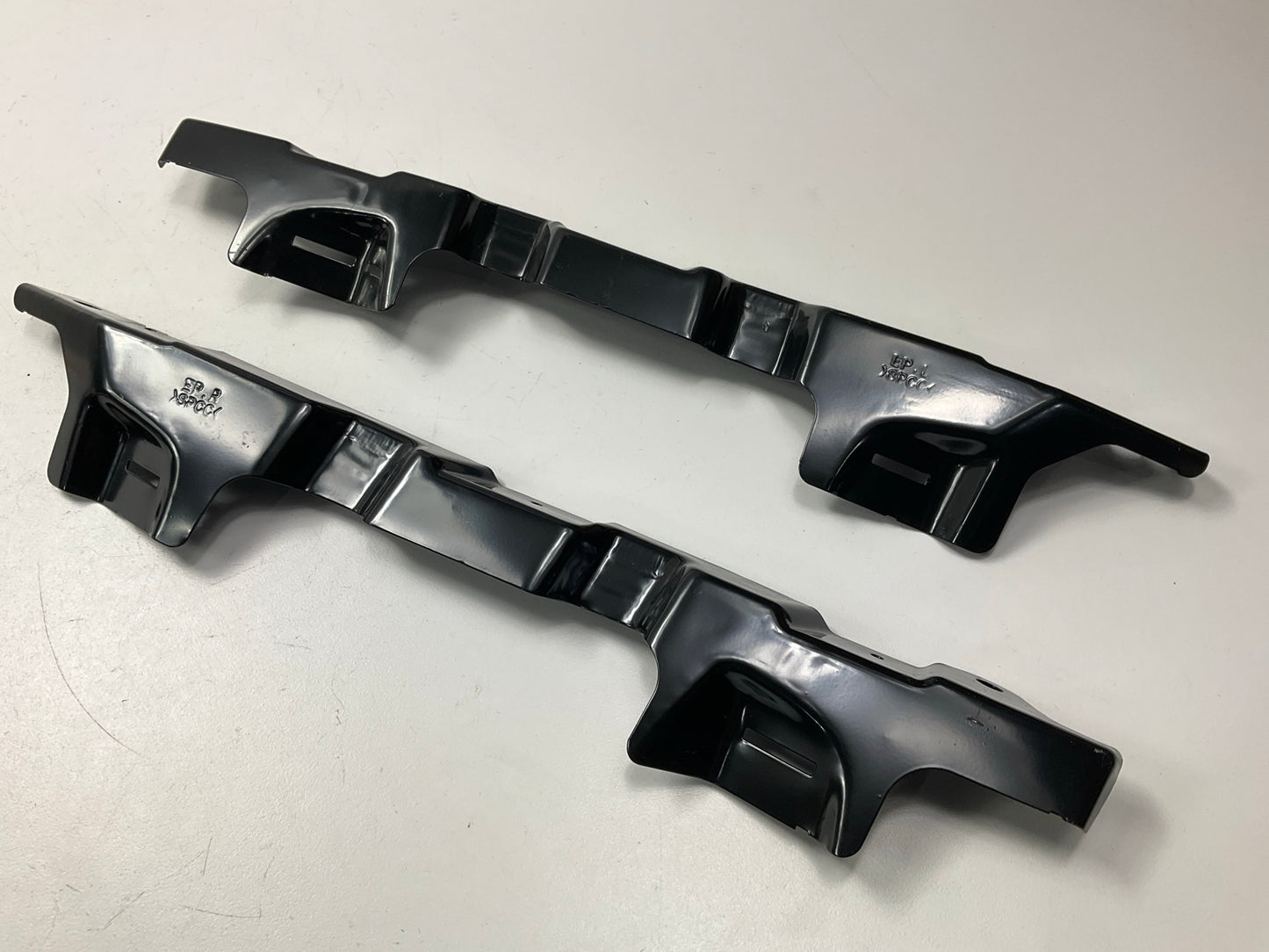Front Bumper Cover Bracket Set, LEFT + RIGHT Side OEM For 2007-2008 Entourage