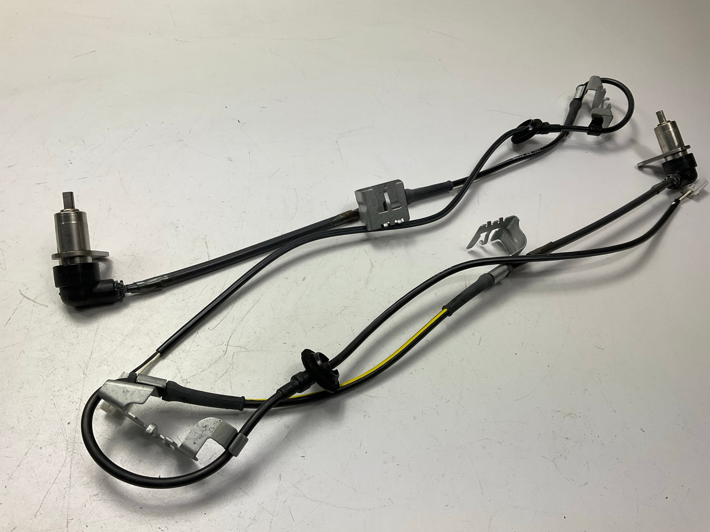 NEW GENUINE REAR LEFT & RIGHT ABS Wheel Speed Sensor 1992-1993 Mazda MX-3