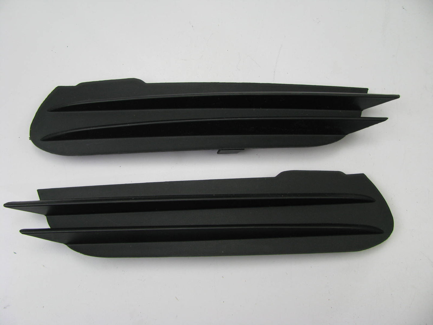 Front Left & Right Fog Light Cover For 2011-2013 Chrysler Town & Country
