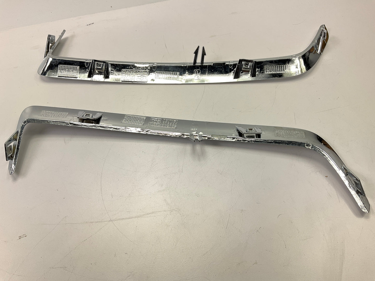 AFTERMARKET Front Right & Left Upper Grille Shell For 2003-2005 Neon