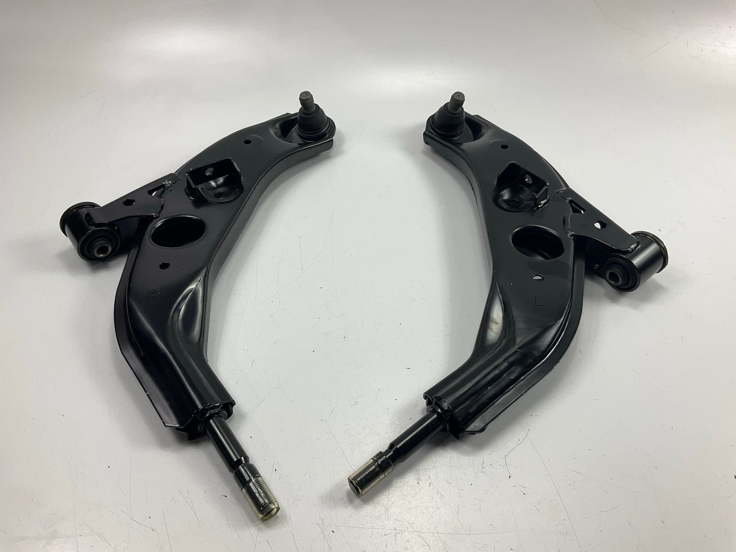 Front Left & Right Lower Control Arm And Ball Joint Assembly 98-02 Mazda 626