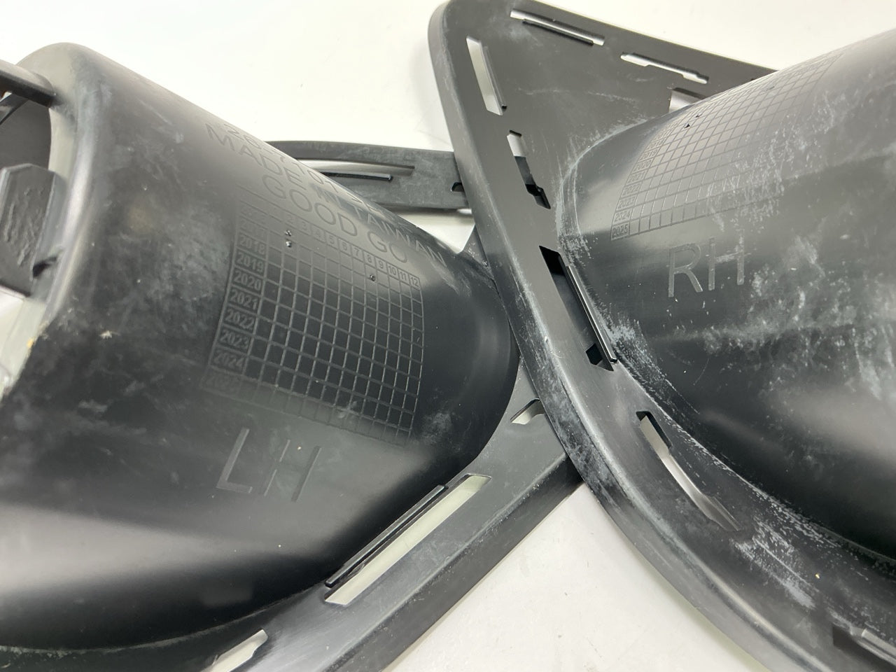 AFTERMARKET Front Left & Right Fog Light Lamp Bezel