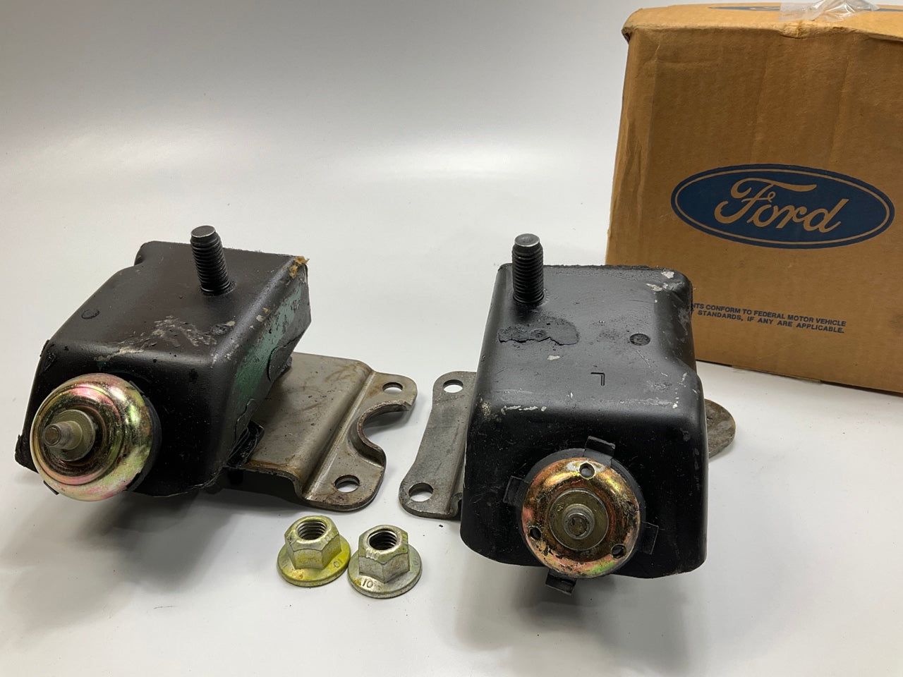 NOS - OEM Left & Right Engine Motor Mounts 1984-1986 Ford 3.8L V6