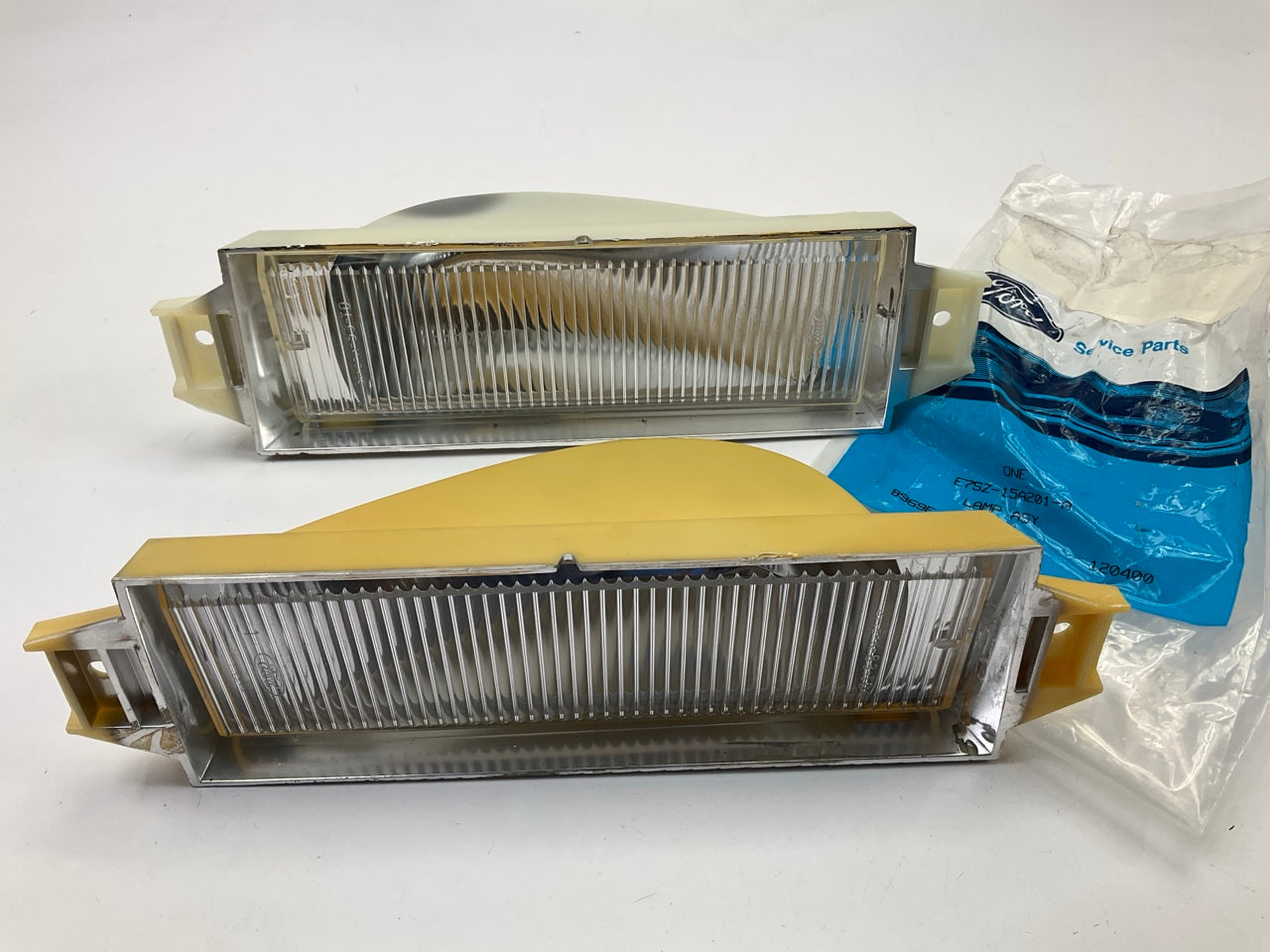 NOS OEM Left & Right Corner Lights Lamps Set For 1987-1988 Thunderbird, Cougar