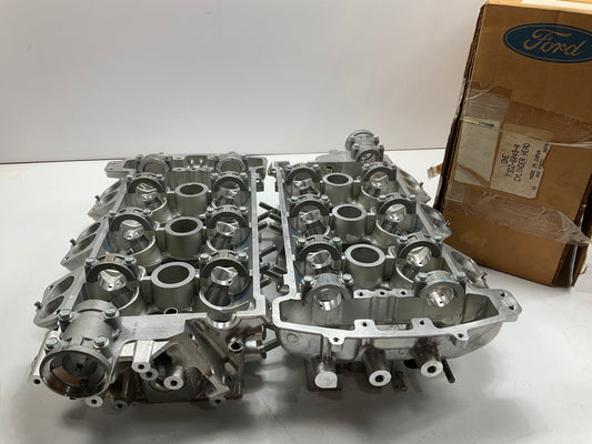 NEW OLD STOCK (PAIR) Left & Right Cylinder Heads 1993-1995 Ford Taurus 3.2L SHO