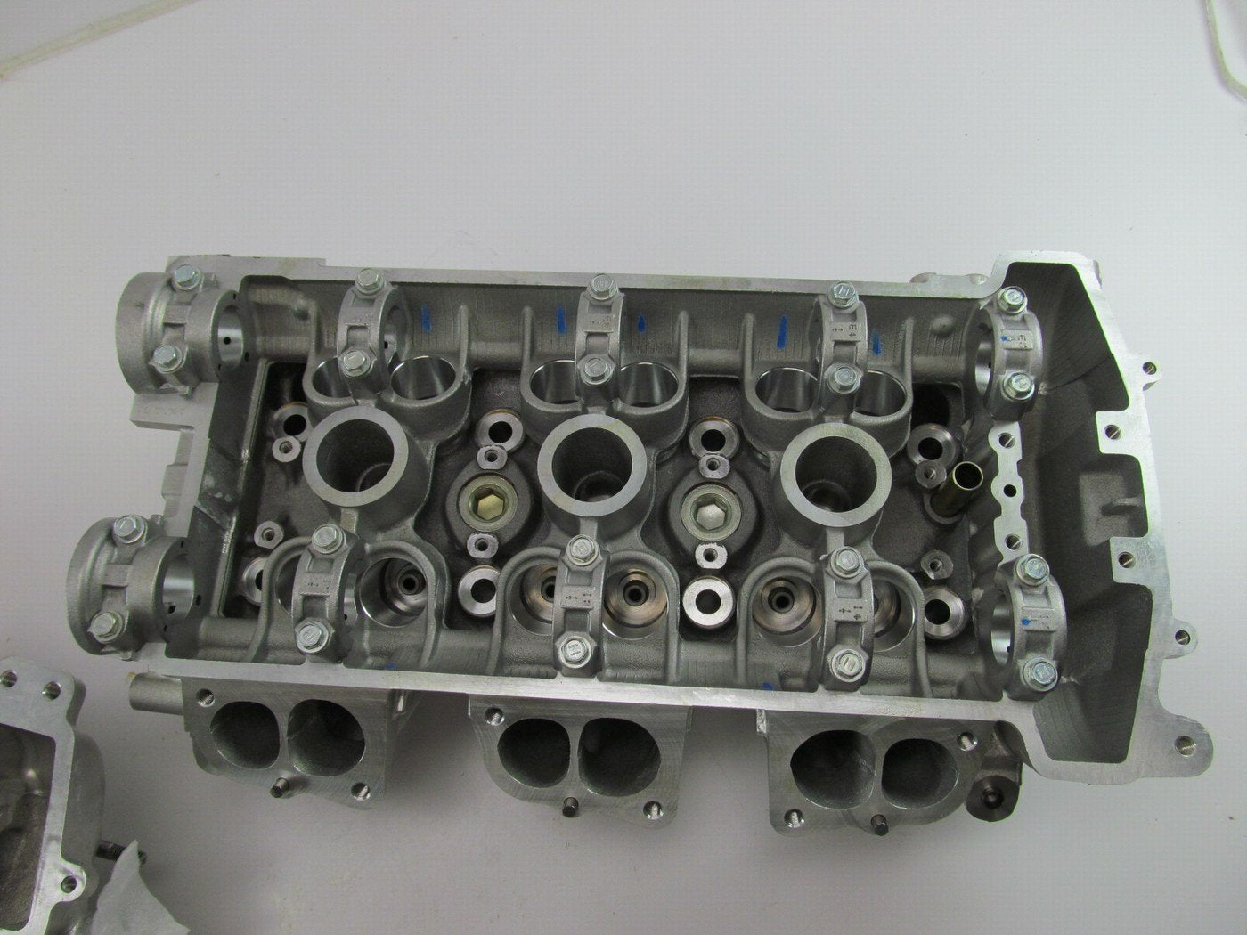 NEW OLD STOCK (PAIR) Left & Right Cylinder Heads 1993-1995 Ford Taurus 3.2L SHO