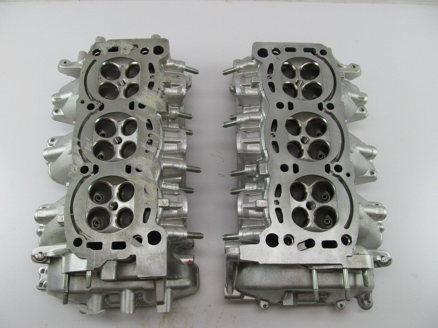 NEW OLD STOCK (PAIR) Left & Right Cylinder Heads 1993-1995 Ford Taurus 3.2L SHO
