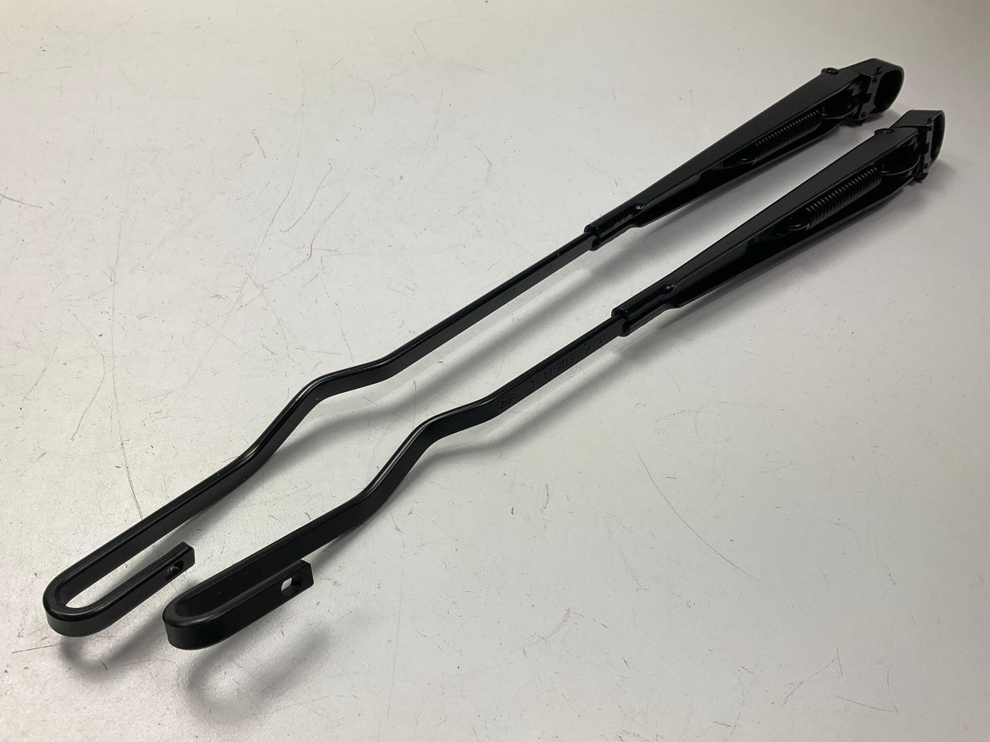 NOS OEM Ford F4ZZ-17526-A F4ZZ-17527-A Left & Right Wiper Arm Set 94-98 Mustang