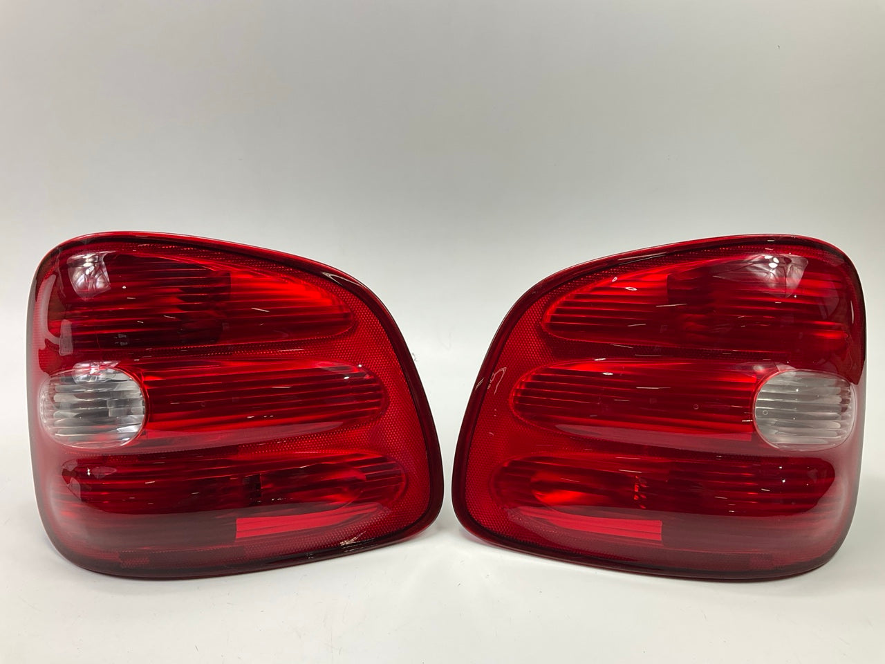 NEW UNBOXED OEM Ford Left & Right Tail Light Lamp SET - 1997-99 F-150 Flareside