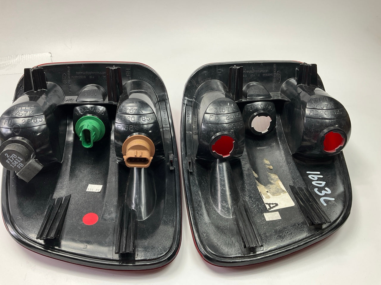 NEW UNBOXED OEM Ford Left & Right Tail Light Lamp SET - 1997-99 F-150 Flareside