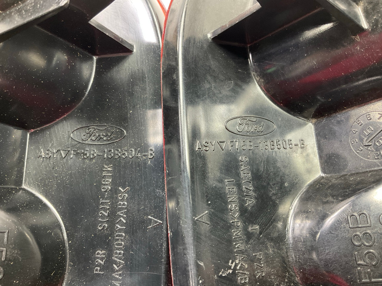 NEW UNBOXED OEM Ford Left & Right Tail Light Lamp SET - 1997-99 F-150 Flareside