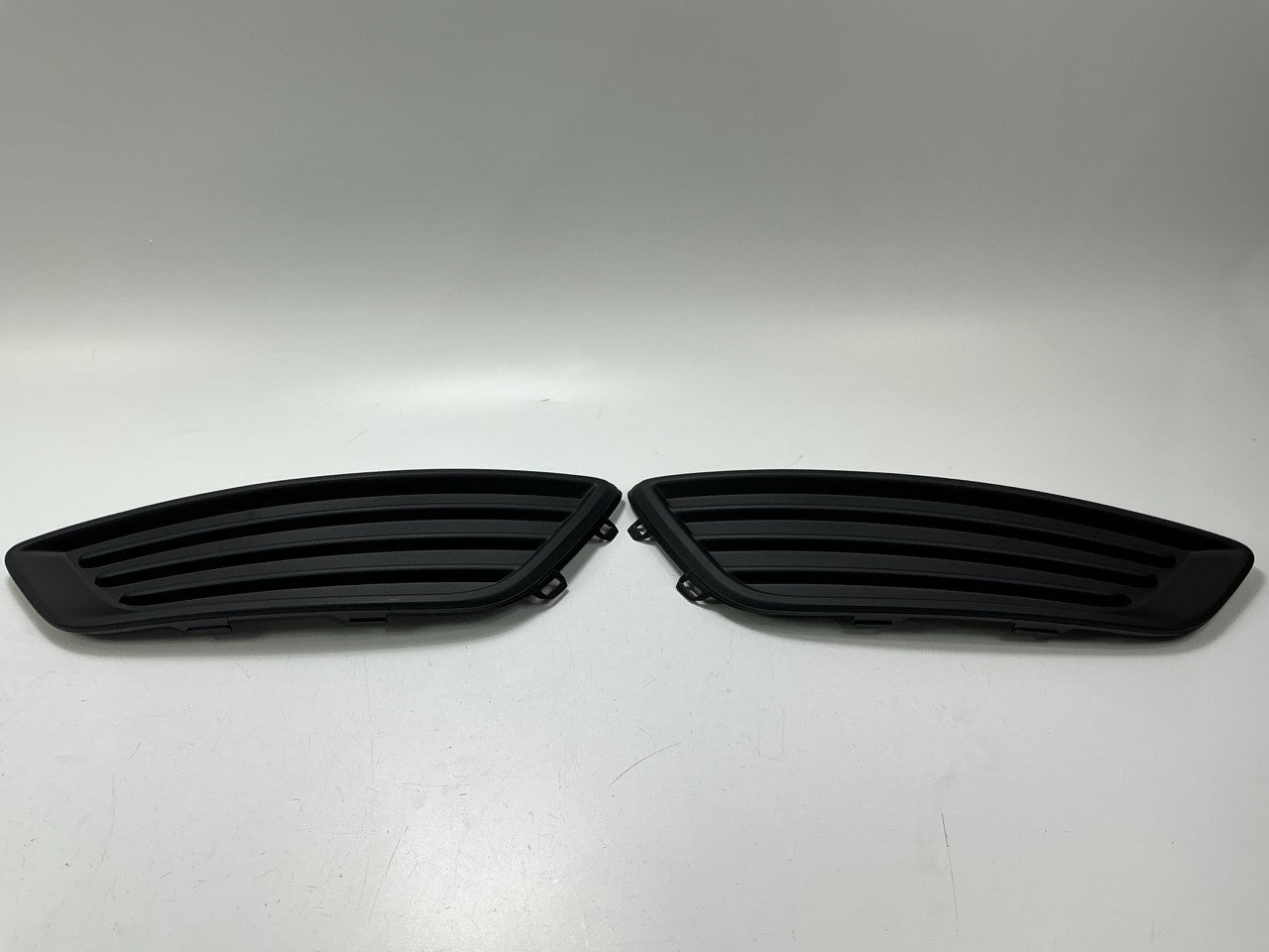 Front Left & Right Fog Light Cover For 2015-2018 Ford Focus - AFTERMARKET
