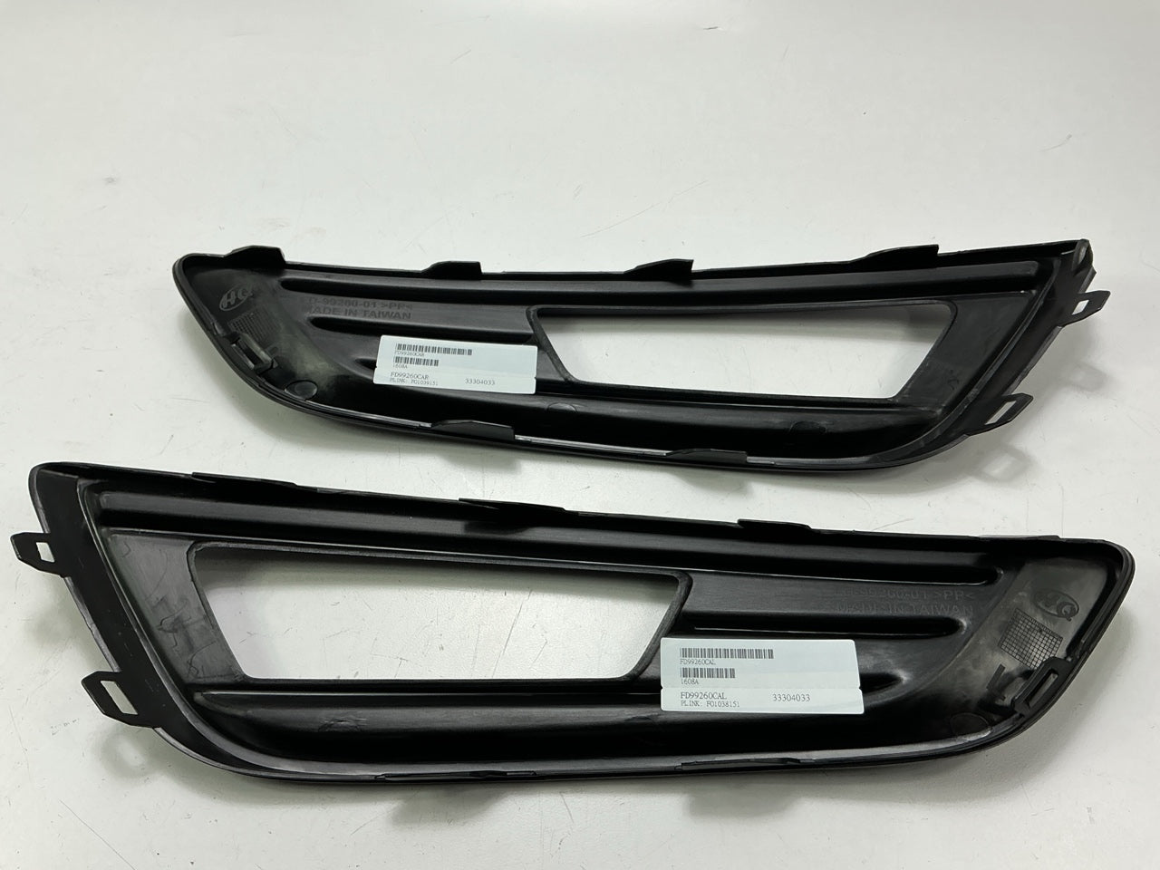 Front Left & Right Fog Light Lamp Bezel For 2015-18 Ford Focus - AFTERMARKET