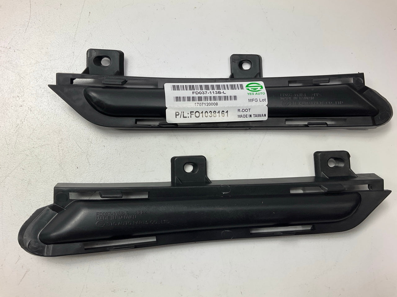 AFTERMARKET Front Left And Right Side Bumper Trim 2015-2018 Ford Edge