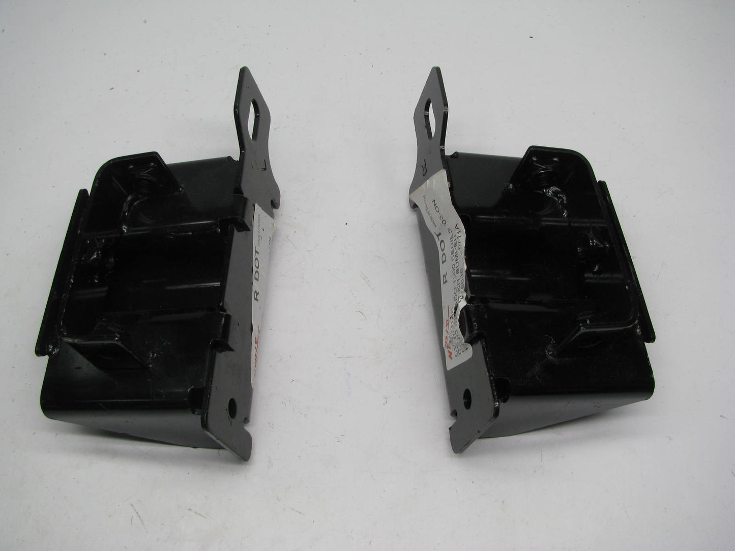 Front Bumper Mounting Brackets Left & Right For 2003-2006 Silverado Sierra 1500