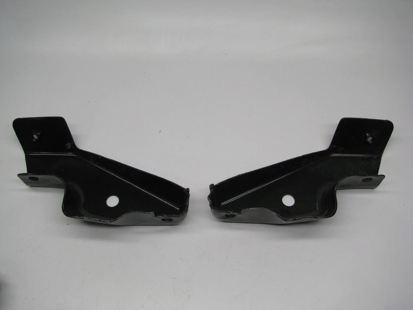 Front Bumper Left & Right Outer Brackets PAIR For 2003-2006 Chevrolet Silverado