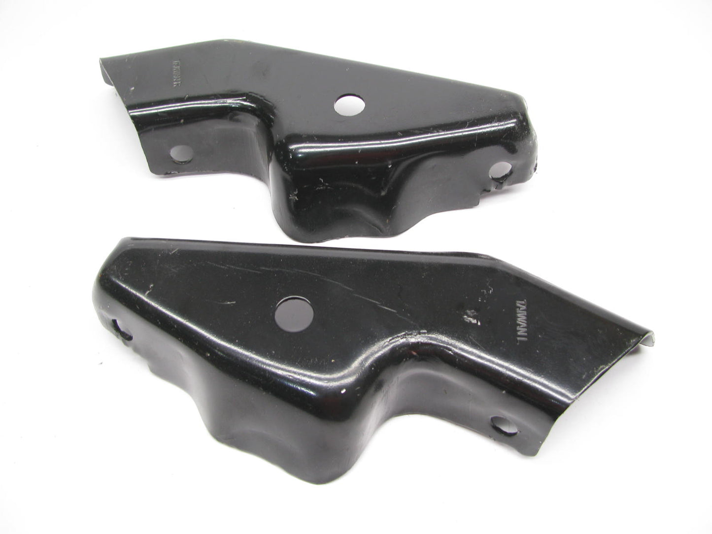 Front Bumper Left & Right Outer Brackets PAIR For 2003-2006 Chevrolet Silverado