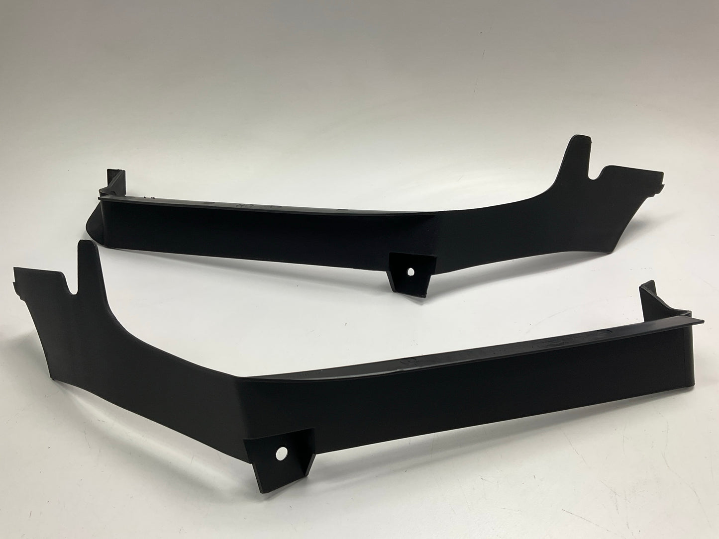 NEW - AFTERMARKET GM1089166 Front LEFT & Right Bumper To Body Filler Panel