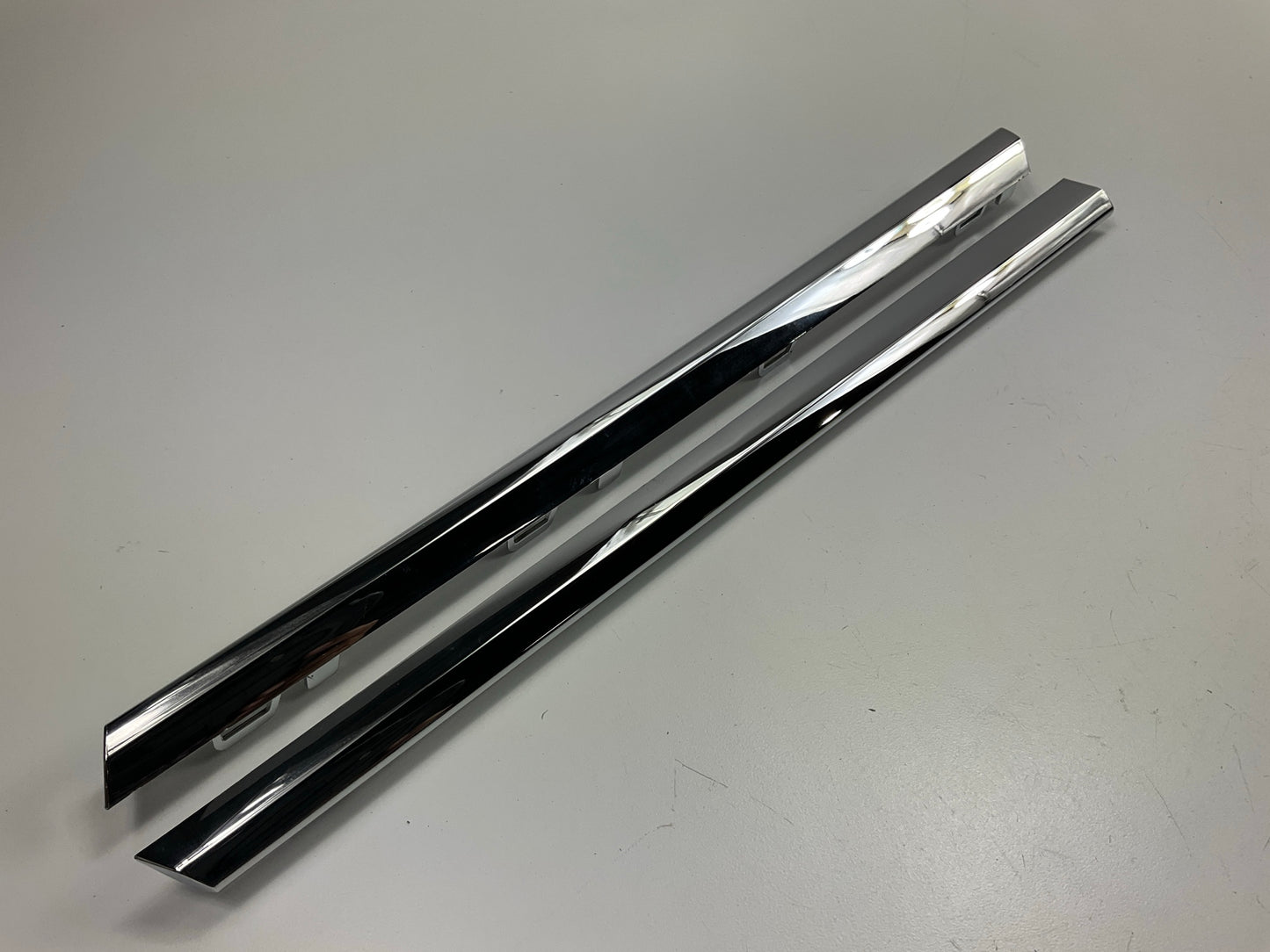 Front Left & Right Grille Moulding Mercedes-Benz 15-17 CLS400 CLS550 AFTERMARKET