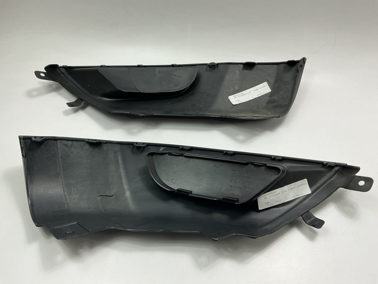 2007-09 Mitsubishi Outlander Front Bumper Left & Right Side Extension  W/O FOG