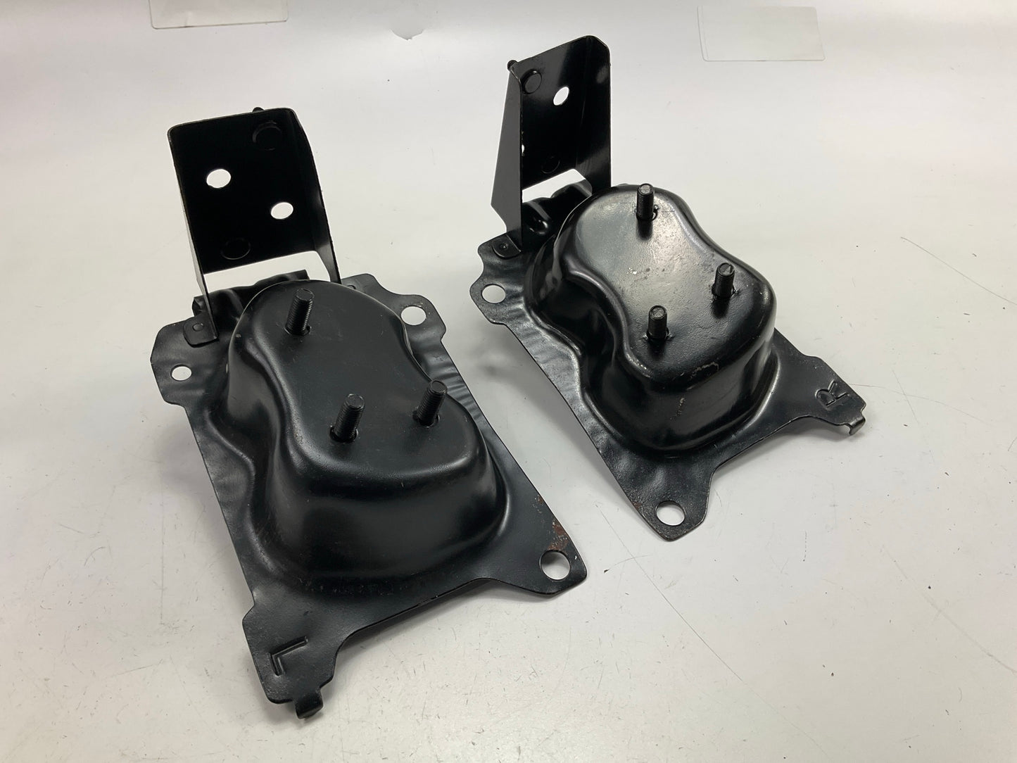 NEW AFTERMARKET -  Front Left & Right Bumper Mount Bracket For 00-03 Maxima