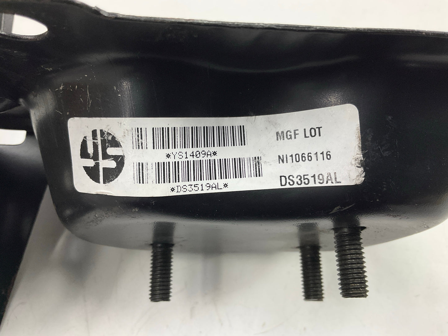 NEW AFTERMARKET -  Front Left & Right Bumper Mount Bracket For 00-03 Maxima