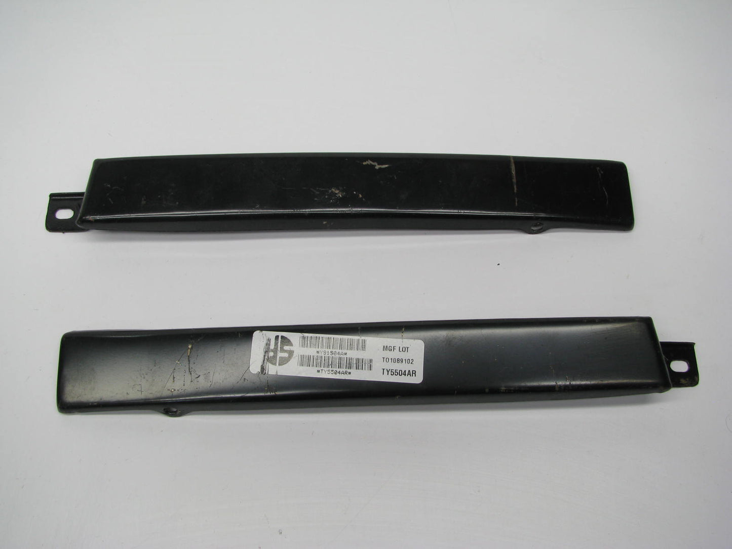 New  Left & Right Front Bumper Headlight Filler Trim For 98-00 Tacoma 2WD RWD