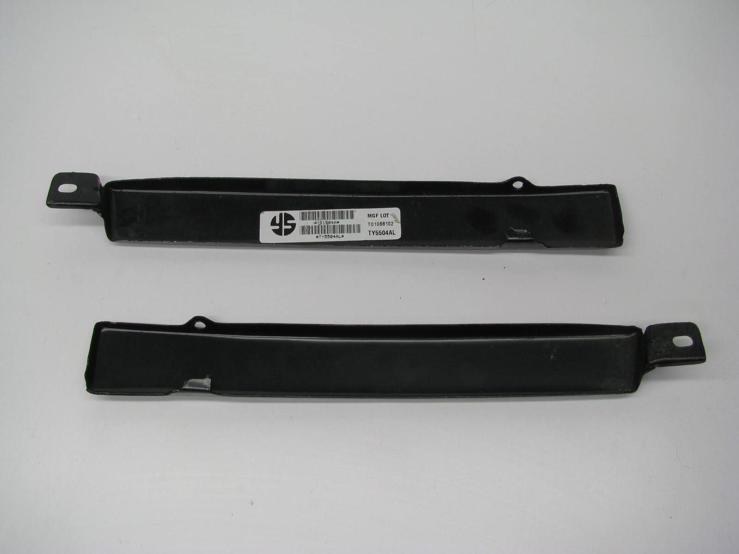 New  Left & Right Front Bumper Headlight Filler Trim For 98-00 Tacoma 2WD RWD