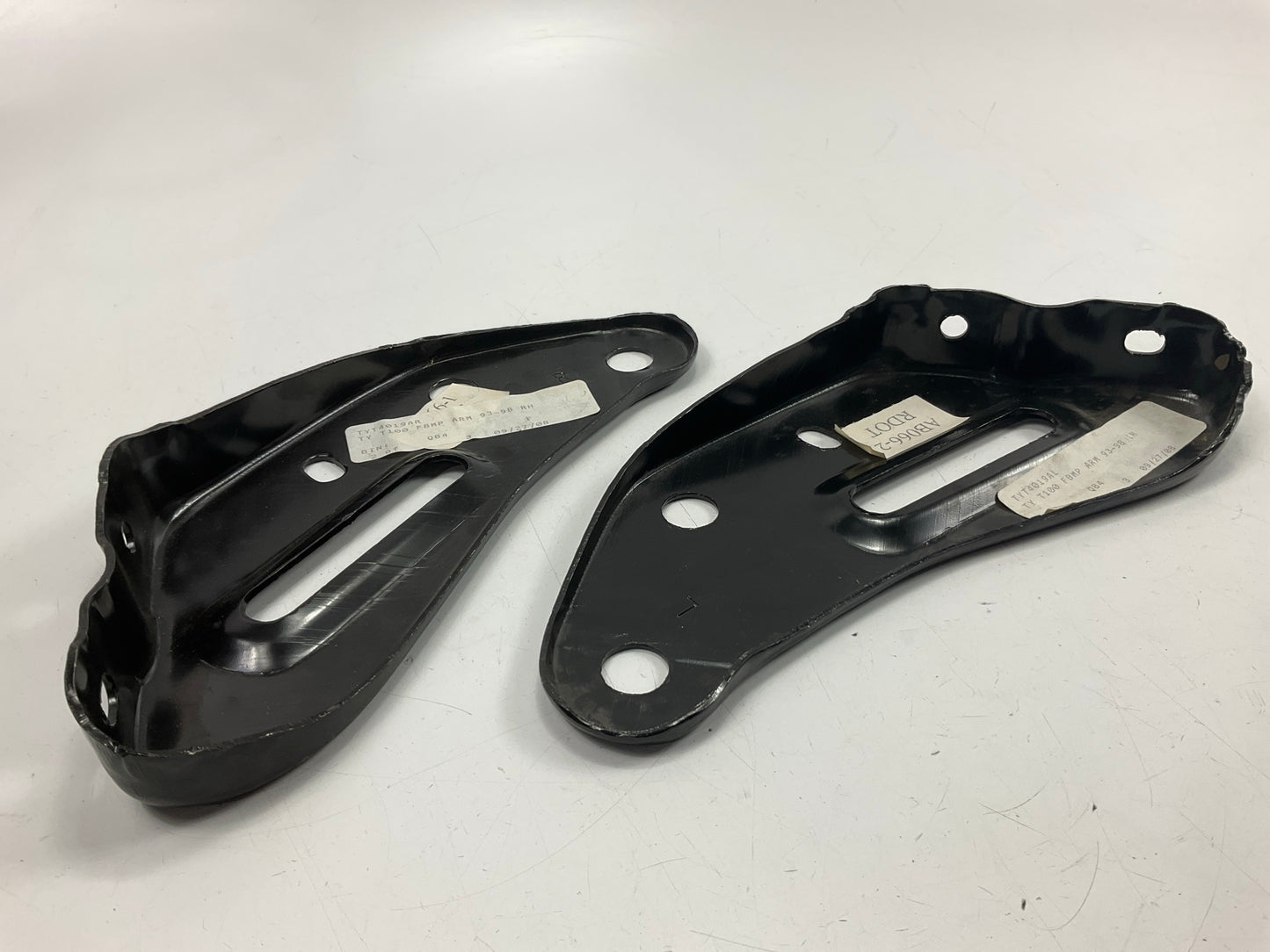 Front Lef / Right Bumper Bracket Mounting Arm Set TYT4019AL, TYT4019AR