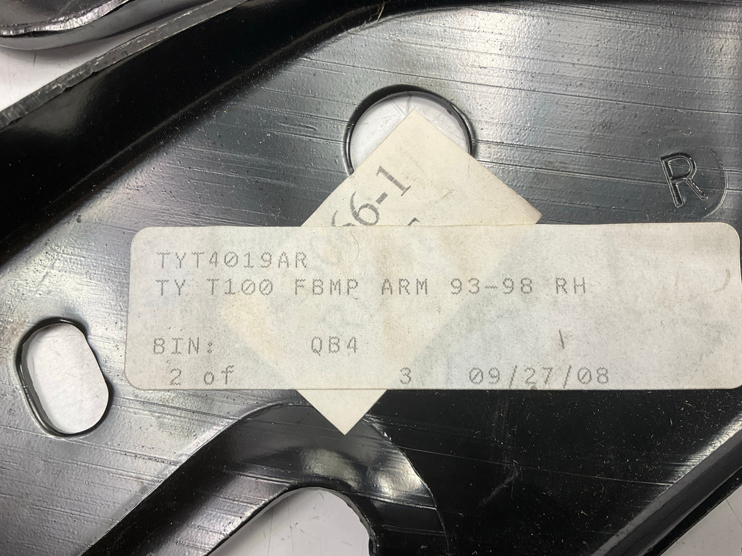 Front Lef / Right Bumper Bracket Mounting Arm Set TYT4019AL, TYT4019AR