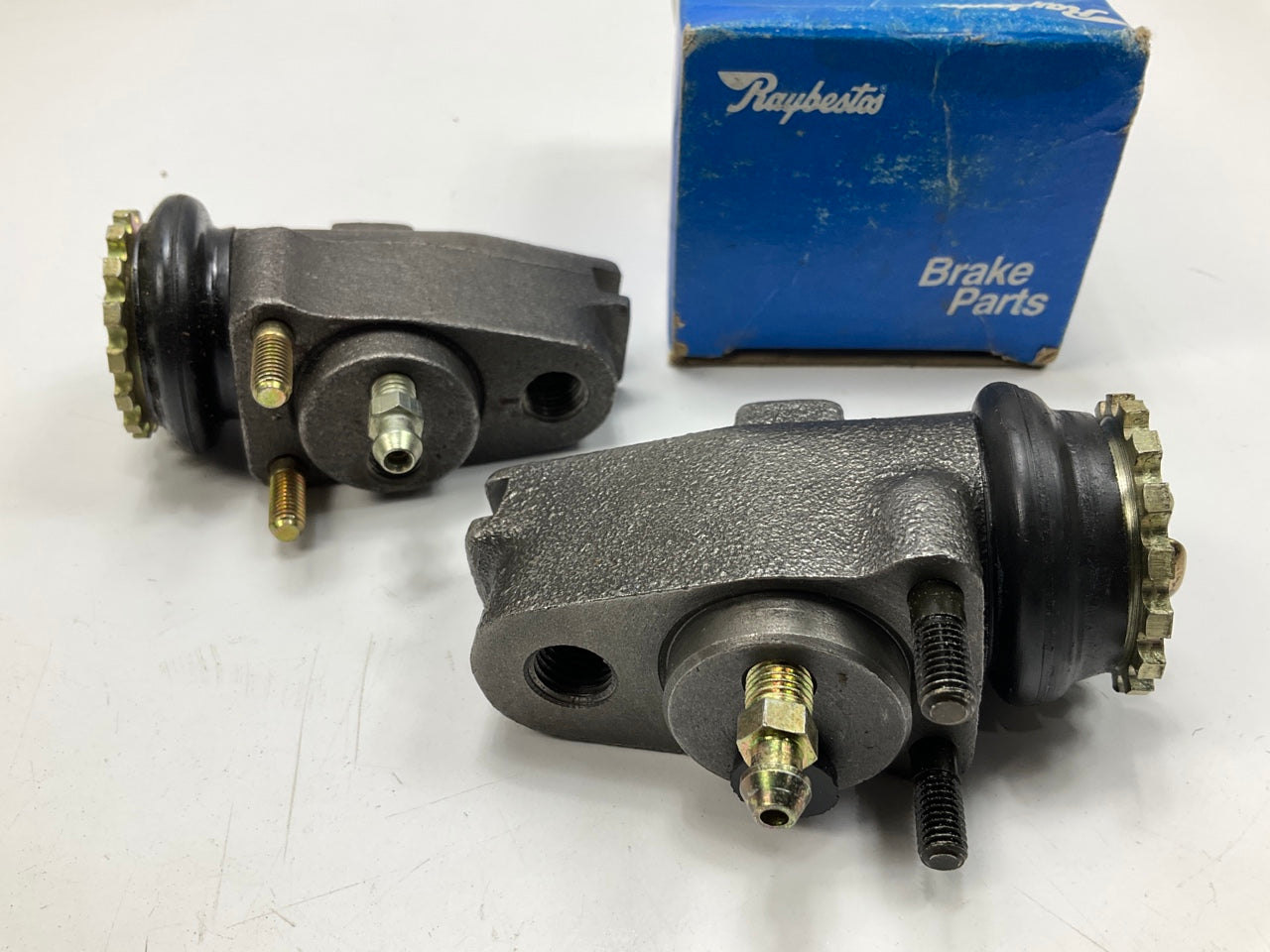 Raybestos WC37320 & WC37321 Front Left & Right Drum Brake Wheel Cylinder