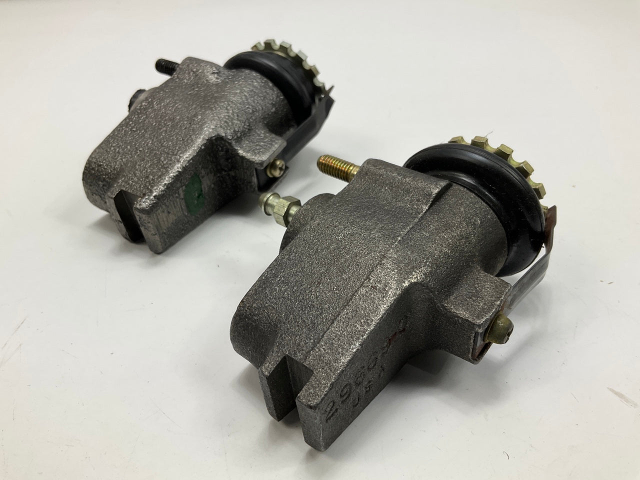 Raybestos WC37320 & WC37321 Front Left & Right Drum Brake Wheel Cylinder