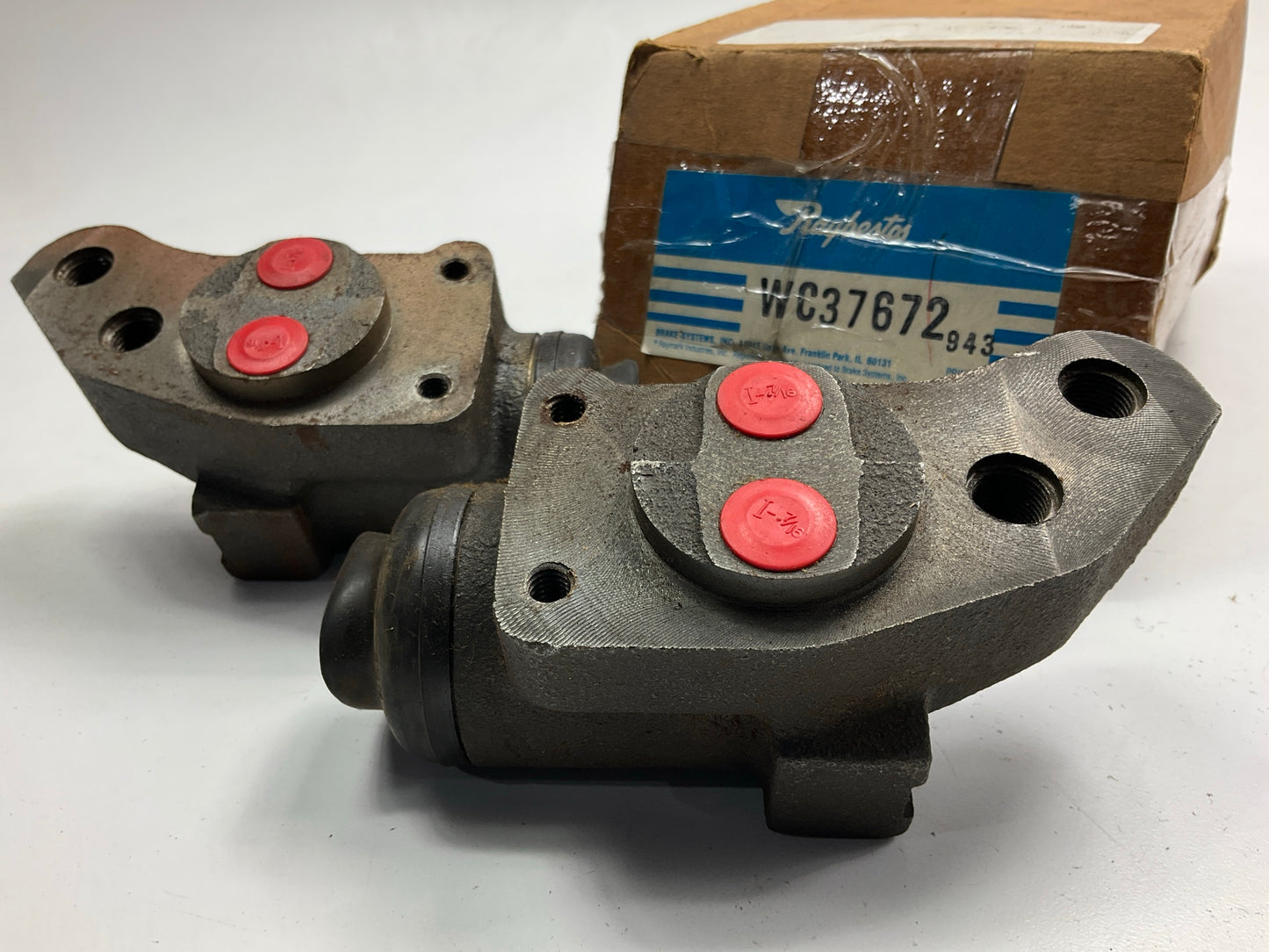 Front Left & Right Lower Drum Brake Wheel Cylinder  For 1980 Chevrolet C70