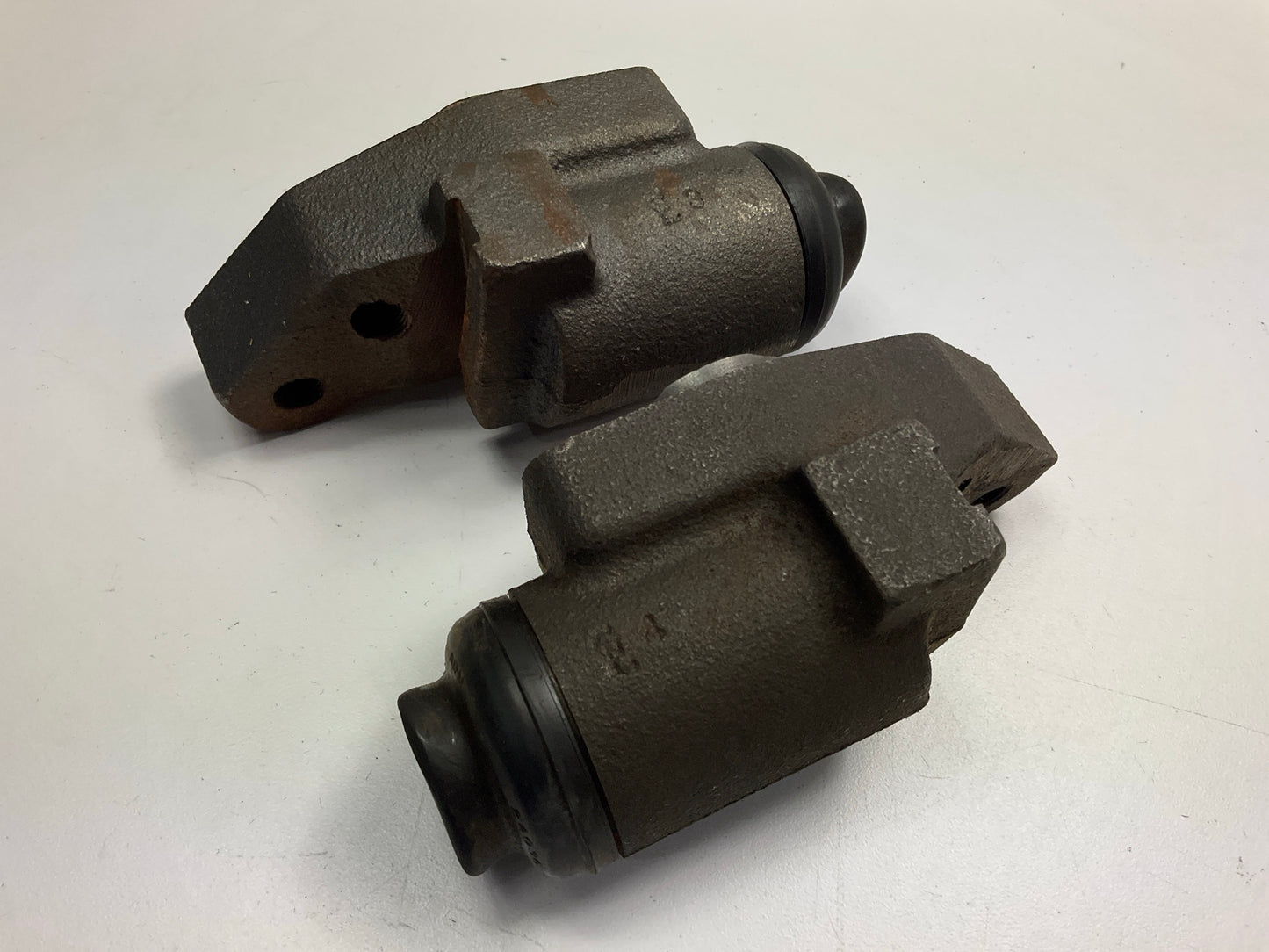 Front Left & Right Lower Drum Brake Wheel Cylinder  For 1980 Chevrolet C70