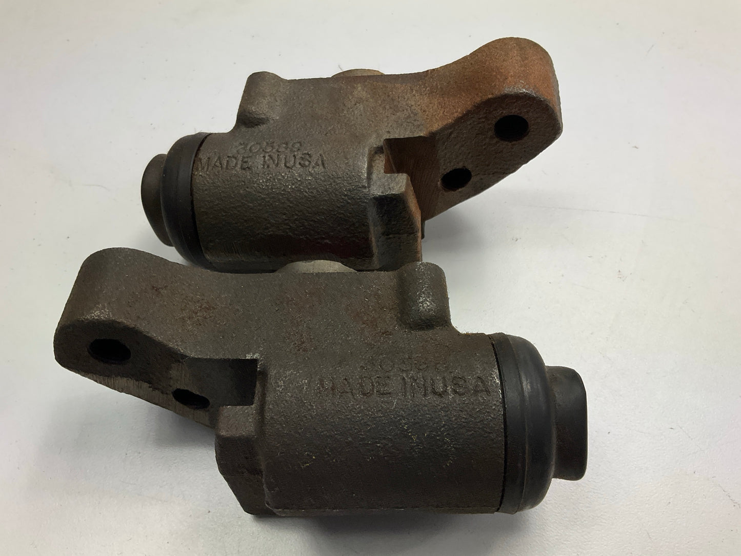 Front Left & Right Lower Drum Brake Wheel Cylinder  For 1980 Chevrolet C70