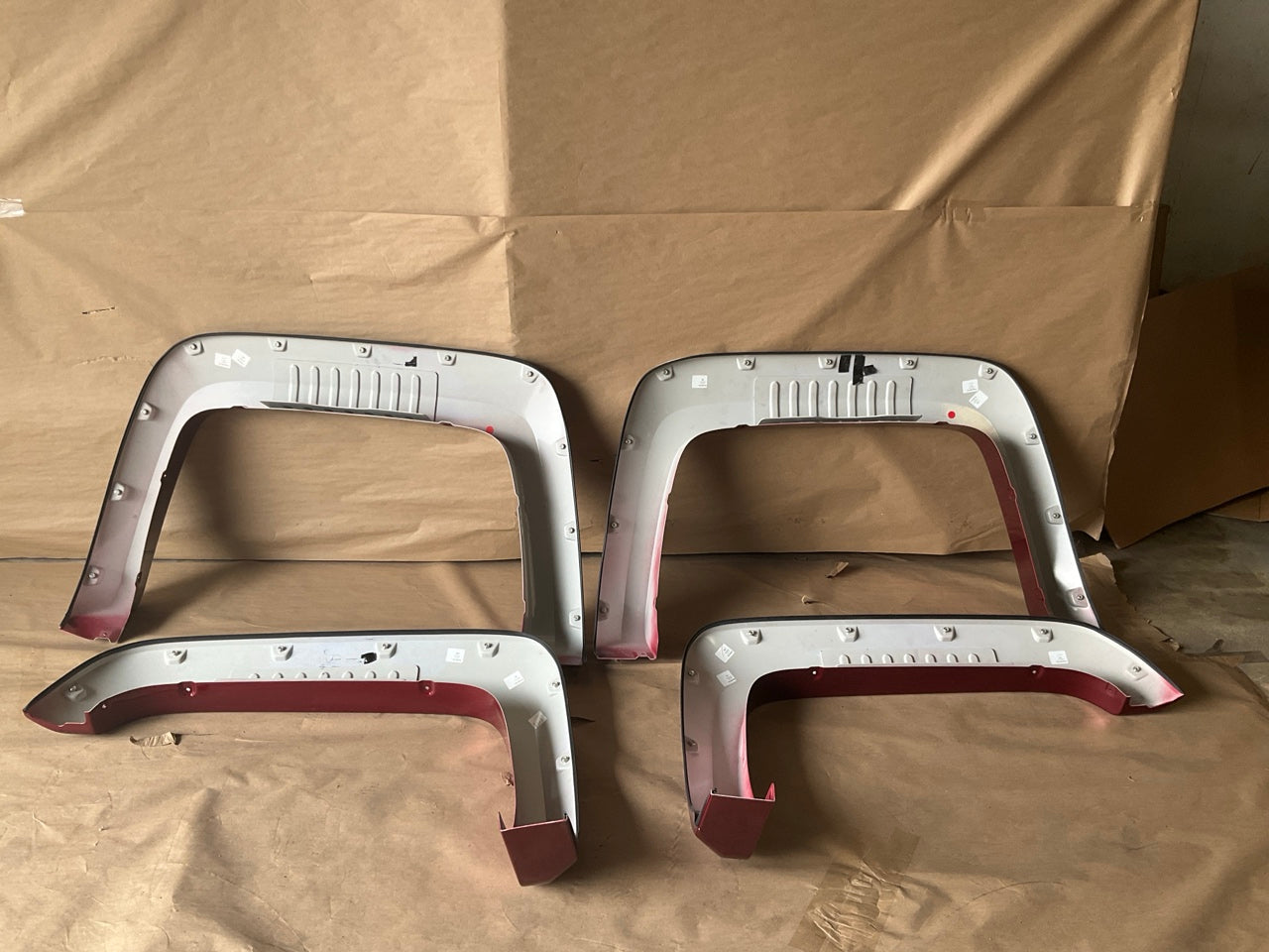 DAMAGED (CRACKED) SEE PHOTOS - Bushwacker 40967-74 Pocket Style Fender Flares