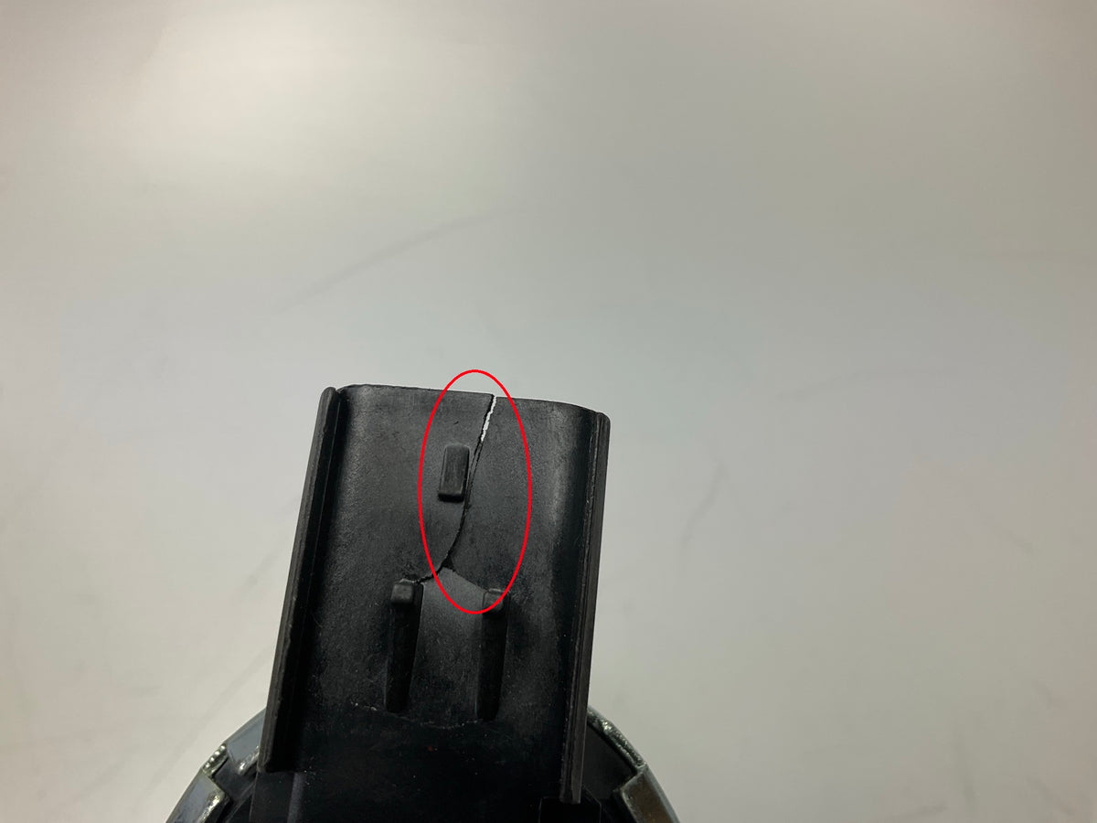 CRACK ON CONNECTOR BWD EGR1582 Exhaust Gas Recirculation (EGR) Valve