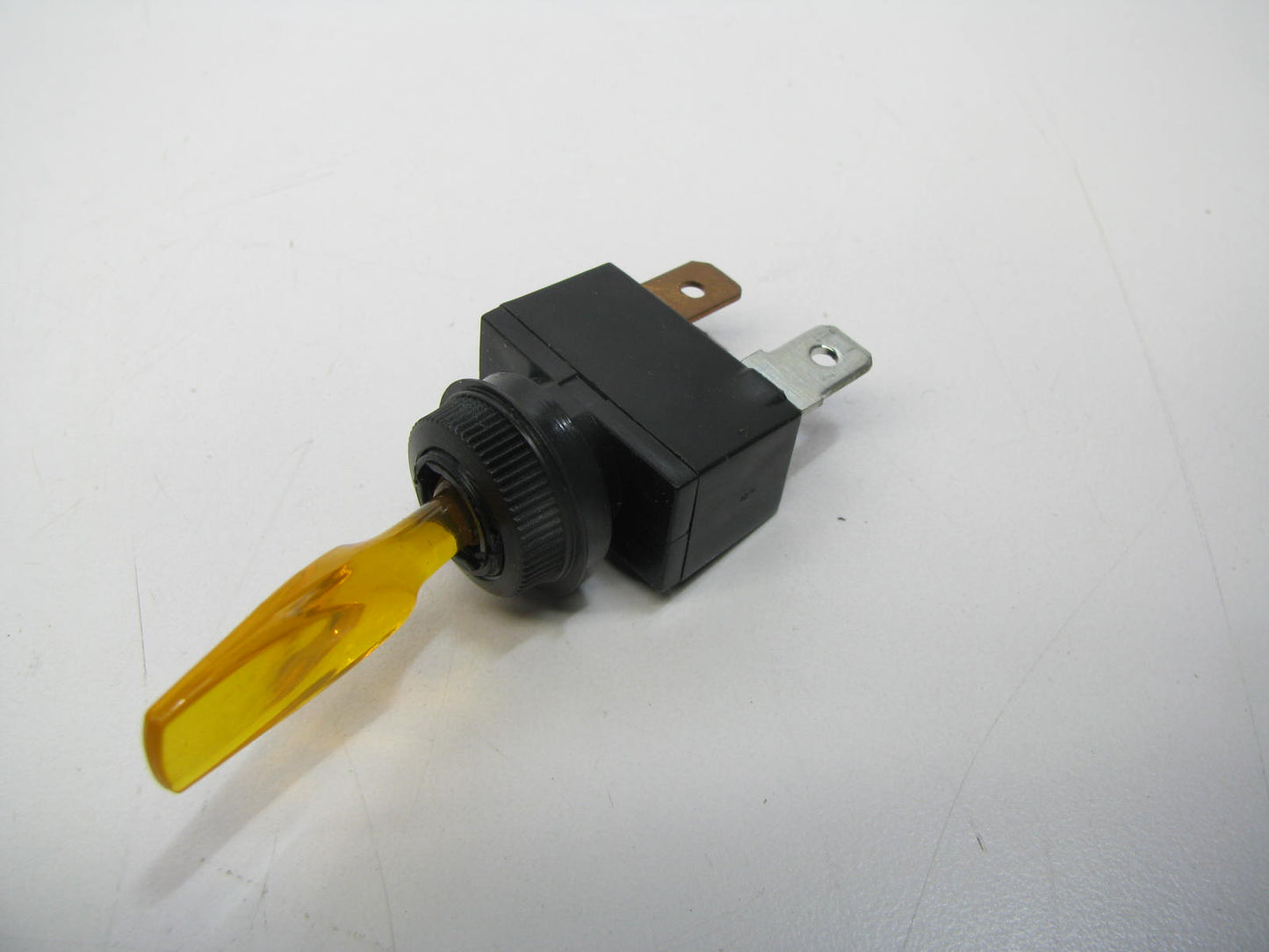 BWD S804SB Illuminated On-Off Toggle Switch - Amber 12V 16 Amp