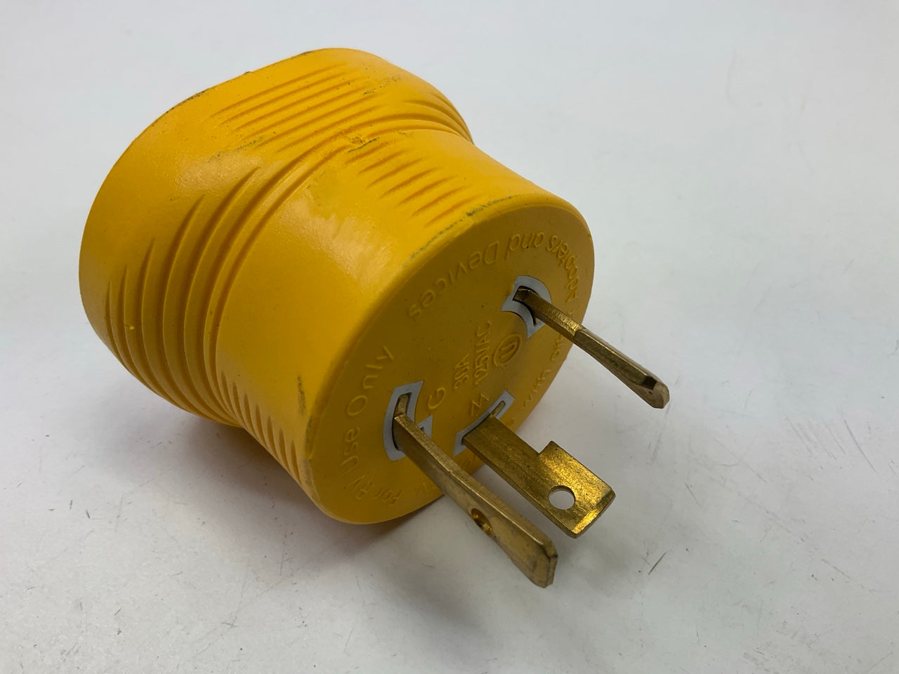 Camco 55333 PowerGrip 30A RV To Generator 3-Prong Turn-Lock Adapter - 125V 3750W