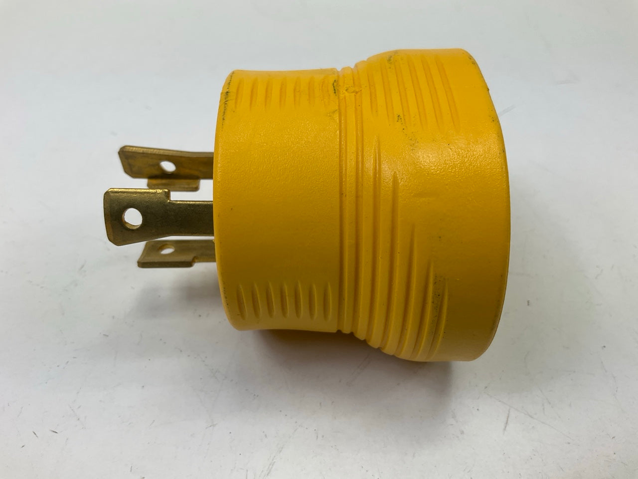 Camco 55333 PowerGrip 30A RV To Generator 3-Prong Turn-Lock Adapter - 125V 3750W
