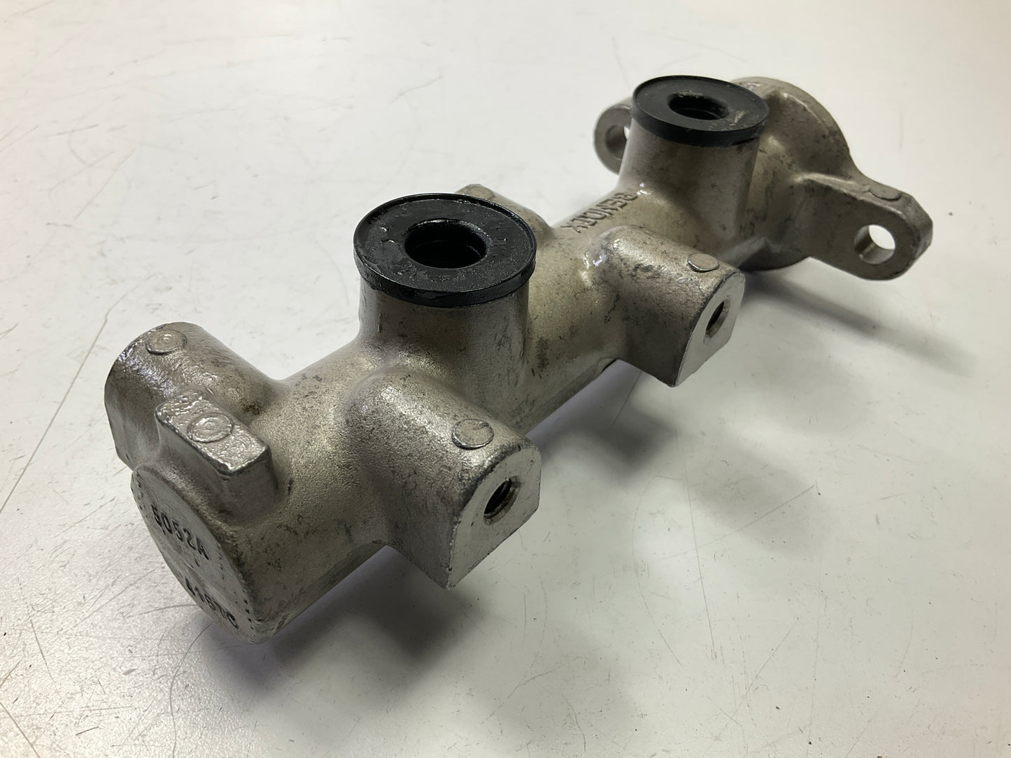 REMAN. Cardone 10-2728 Brake Master Cylinder M390245, F131469, F131469