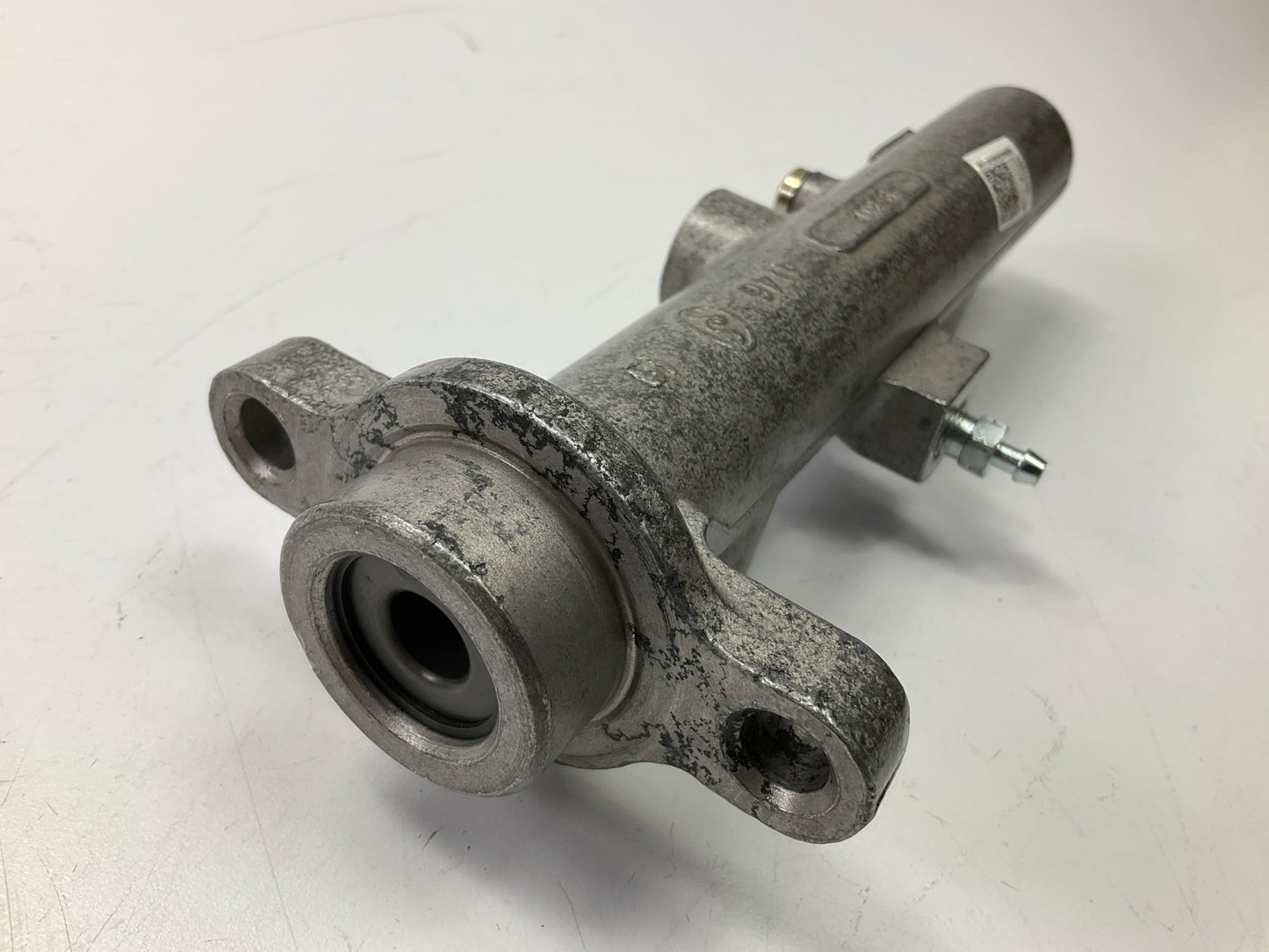 REMAN. Cardone 10-2747 Brake Master Cylinder W/O Traction Control, W/O ABS